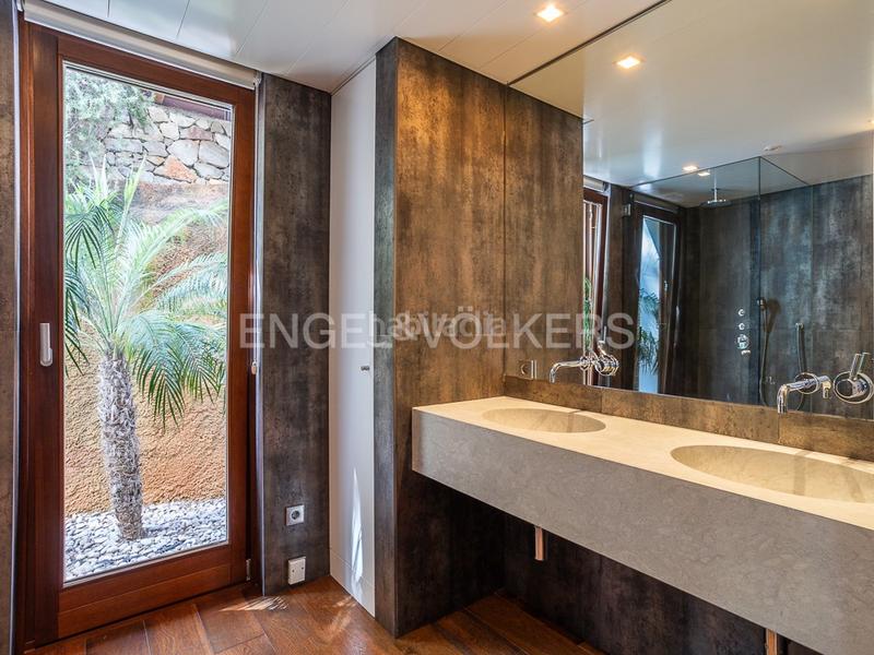 Foto d10028d6-1161-4c43-89a9-23aa68df84a8. Alquiler casa impresionante villa para corta estancia en denia en Dénia