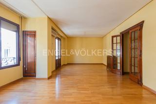 Lloguer Apartament  Carrer de pizarro. Amplio piso en eixample con múltiples estancias y excelente ubic