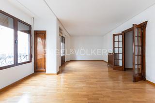 Lloguer Apartament  Carrer de pizarro. Amplio piso en eixample con múltiples estancias y excelente ubic