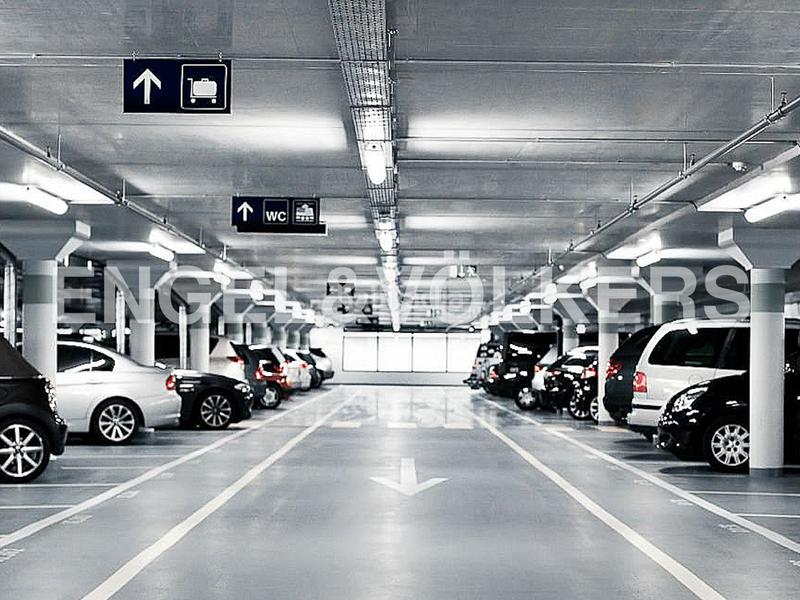 Foto 3c8b229f-6671-4b1e-9705-e9bdf6c7b325. Car parking in Exposició Valencia