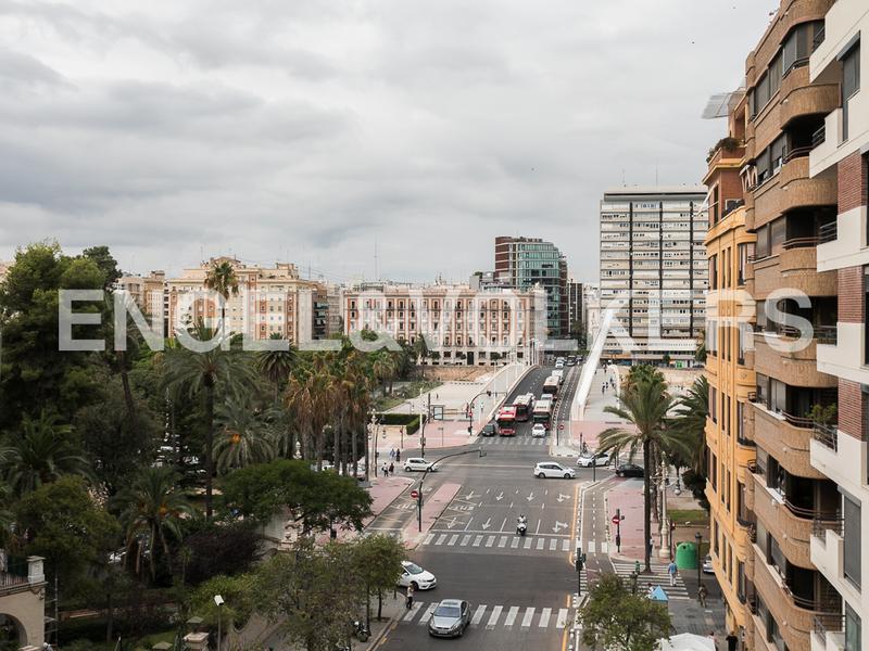 Foto 49d11192-b03a-4ec1-8d7f-8be7f95dfcab. Car parking in Exposició Valencia