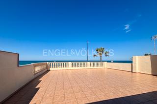 Lloguer Casa  Avenida de la safor. Encantadora casa en primera línea de playa en miramar gandia