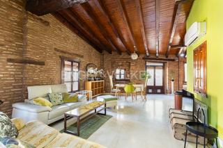 Rent Penthouse in El Mercat. Exclusivo ático con vistas para corta estancia