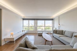 Lloguer Apartament  Av. d'aragó. Espectaculares vistas a pasos del jardín del túria