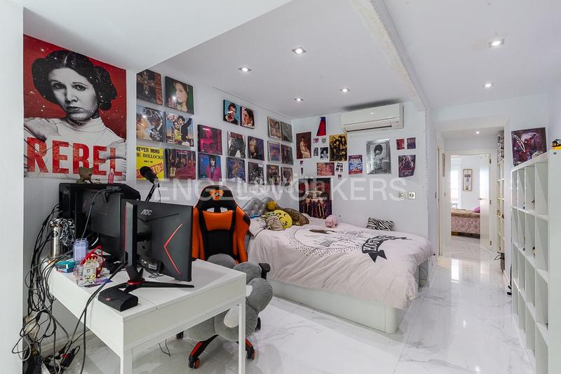 Foto 7a904c8e-25cd-43e2-be0a-1854e06a5dc9. Alquiler apartamento lujo y confort en dúplex con piscina climatizada en El Botànic, en Valencia