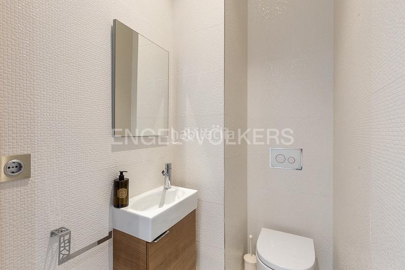 Foto ba2f4e0c-36f8-41f0-80cc-9a5c5f7207f1. Alquiler apartamento lujo y confort en dúplex con piscina climatizada en El Botànic, en Valencia