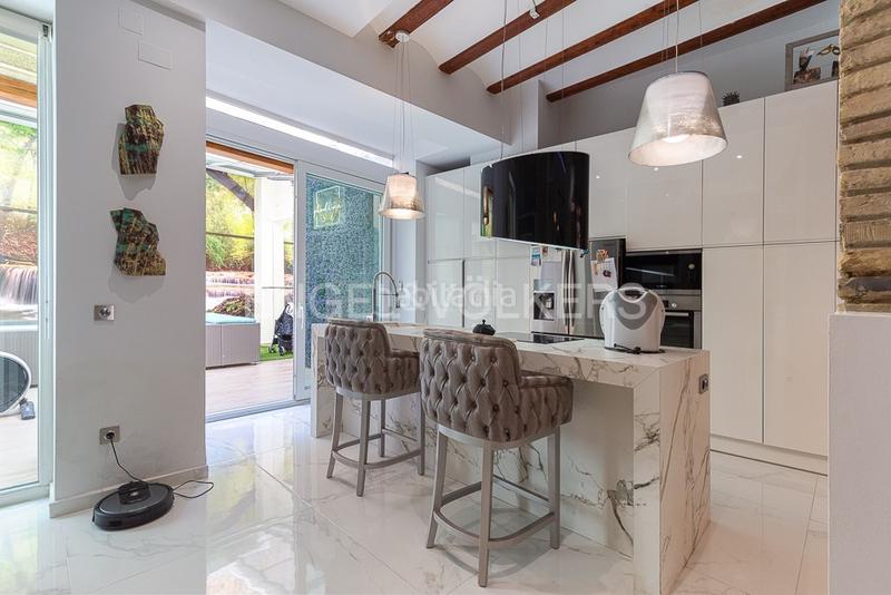 Foto dec15979-03d0-4eb8-b5e5-fdd819156675. Alquiler apartamento lujo y confort en dúplex con piscina climatizada en El Botànic, en Valencia