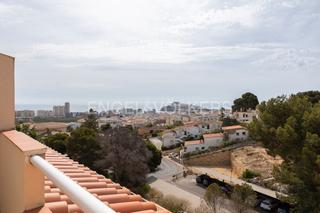 Maison à Las Atalayas-Urmi-Cerro Mar. Adosado con vistas mar y castillo de peñíscola