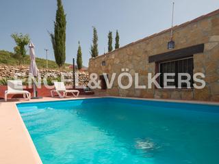 Casa a Enguera. Finca con almazara artesanal en enguera