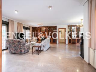 Lloguer Casa  Avenida serra calderona. Casa independiente en urbanización monasterios
