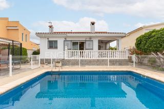 Maison à Casco Urbano. Villa en costa norte vinaroz