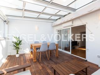 Lloguer Àtic a El Carme. Ático con terraza para corta estancia