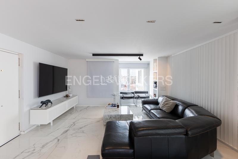 Foto 33cd96b9-8096-438d-b1cc-0e8c24159ca5. Àtic amb calefacció a Russafa Valencia