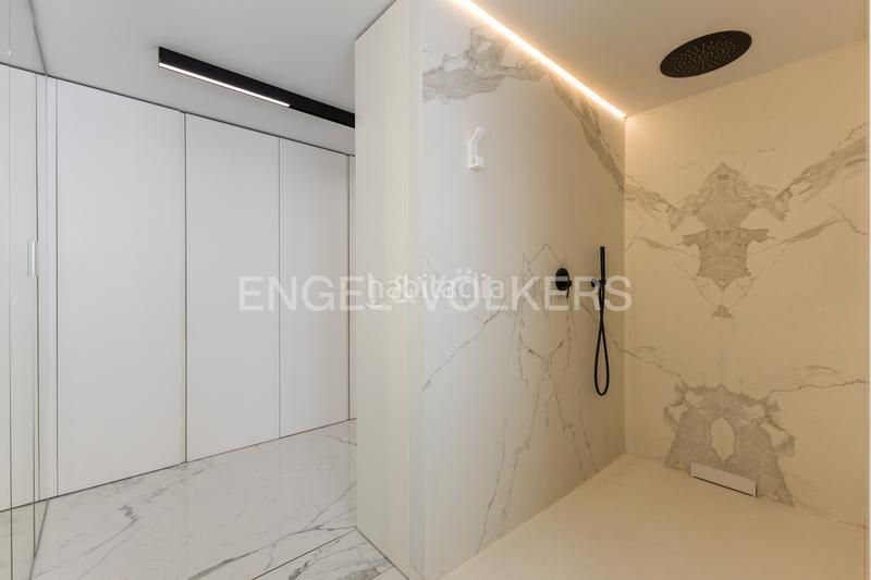 Foto 5013918b-7a4d-4b3f-b321-31931badc18e. Àtic amb calefacció a Russafa Valencia