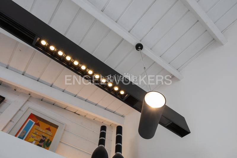 Foto 82702022-f9b6-4ba8-baab-26bd196f0038. Àtic amb calefacció a Russafa Valencia