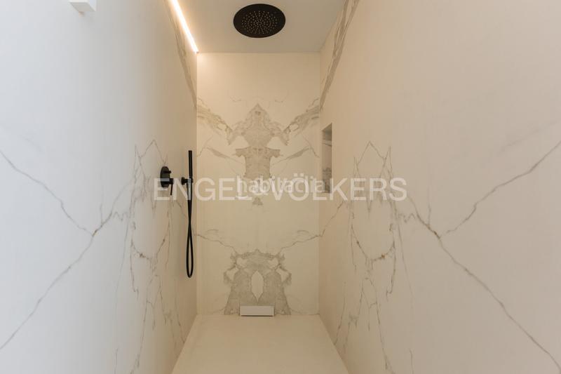 Foto 8ccd17af-73e0-4f7b-baf9-4eee8985c650. Àtic amb calefacció a Russafa Valencia