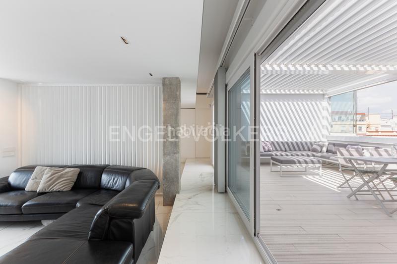 Foto b0c434f6-691f-47d9-ab1b-8eee026f96ff. Àtic amb calefacció a Russafa Valencia