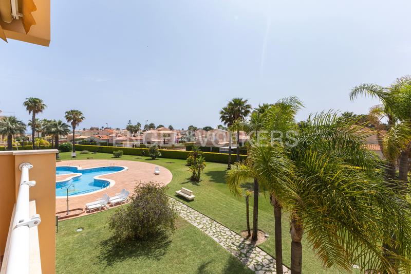Foto 176c9d3e-2e1e-43c6-a590-1dd568ca1b72. Apartamento excelente apartamento de lujo en Oliva nova Oliva