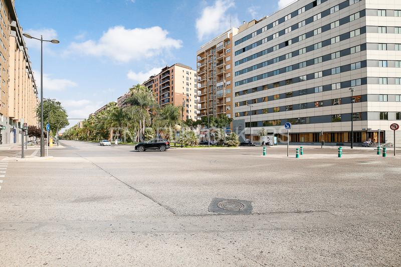 Foto 60d733c3-deac-424c-b624-66a0e6033c22. Apartamento av menorca piso exterior con 2 dormitorios y despacho en Valencia