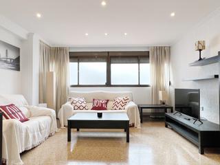Lloguer Apartament  Calle de pere de valència. 4 habitaciones, disponible solo en agosto.
