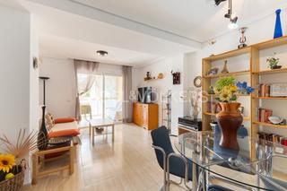 Appartement à Centro. Amplio apartamento en planta baja con piscina, gimnasio y jardín