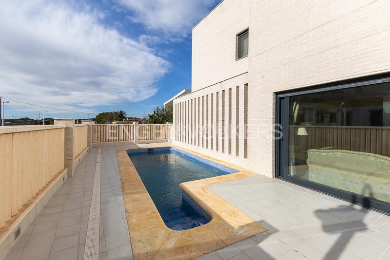 Foto e928bdac-d4b8-41e7-b84b-502b57da113e. Casa amb calefacció aparcament piscina a El Dossel - Mareny de San Lorenzo Cullera