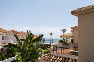 Maison à Playa del Puig. Hermosa casa  en playa puig con vistas al mar, terraza y jardín