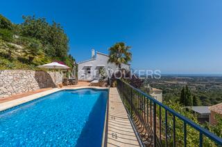 Maison à Pedreguer. Encantadora villa independiente con vistas excepcionales y espac