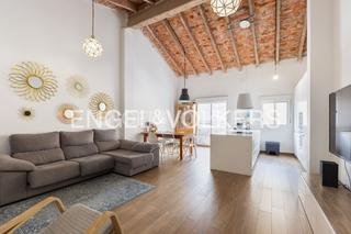 Maison à Zona Campus Universitario. Casa reformada con encanto y terraza en el centro de burjassot.