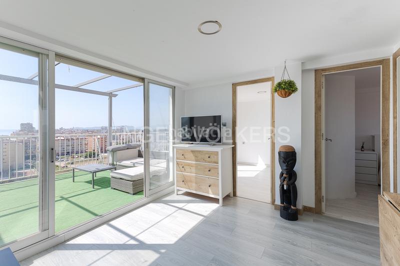 Foto 0e34eff6-8bd3-472b-8e89-b8a2522d383e. Attico con riscaldamento parcheggio in El Perellonet Valencia