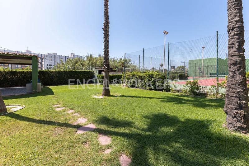 Foto 0f90c626-af7a-428b-9fb4-d69fa73cde95. Attico con riscaldamento parcheggio in El Perellonet Valencia