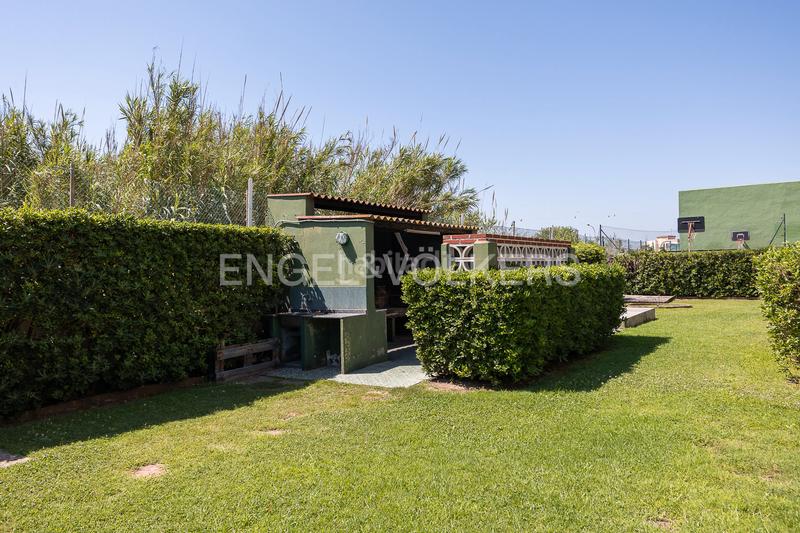 Foto 13a1d53e-2763-4797-8e93-2c4590a8fb0c. Attico con riscaldamento parcheggio in El Perellonet Valencia