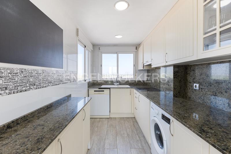 Foto 14ae81c7-9d0d-4839-82de-13adabca13de. Attico con riscaldamento parcheggio in El Perellonet Valencia