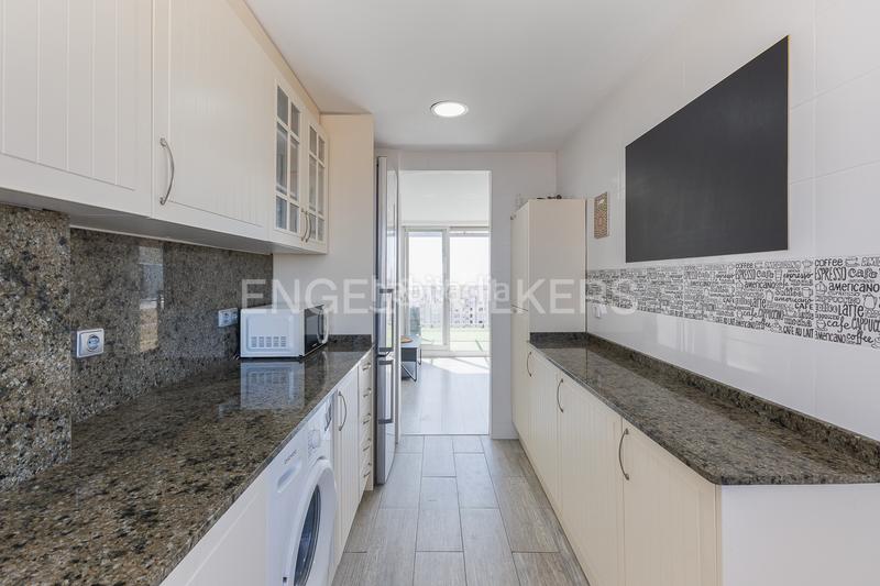 Foto 1c94f25a-ef9a-418b-abd4-74488af5e2be. Attico con riscaldamento parcheggio in El Perellonet Valencia