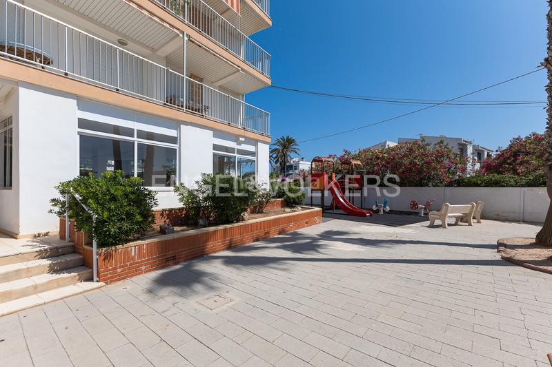 Foto 2a5dbd84-f04f-4f7c-8d92-769b8bd893ea. Attico con riscaldamento parcheggio in El Perellonet Valencia