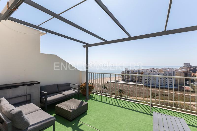 Foto 2df3b20d-81f4-498e-9a31-55228a337578. Attico con riscaldamento parcheggio in El Perellonet Valencia