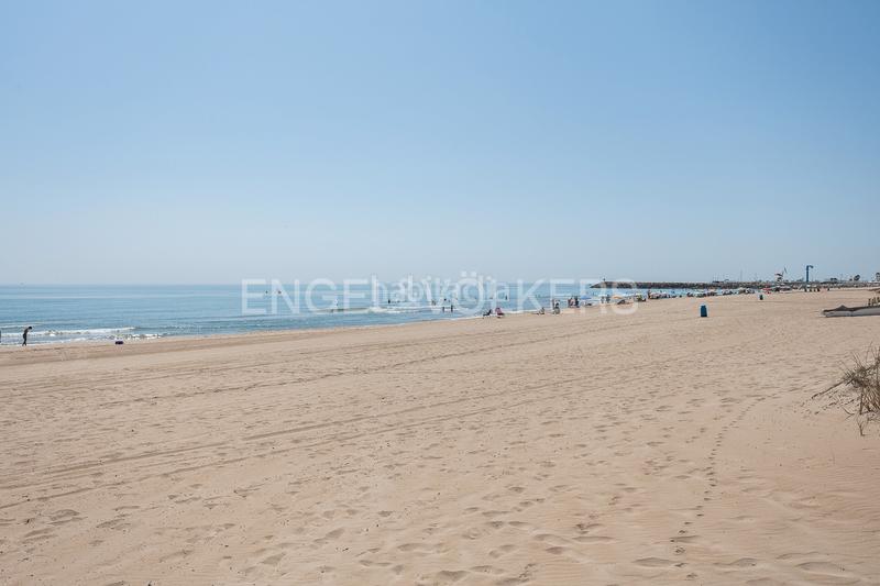 Foto 4b44431c-a755-4905-8b53-a76aea2e9139. Attico con riscaldamento parcheggio in El Perellonet Valencia