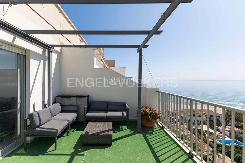 Foto 6346eae1-8a98-4b0b-9fb3-f2439fb1ac08. Attico con riscaldamento parcheggio in El Perellonet Valencia