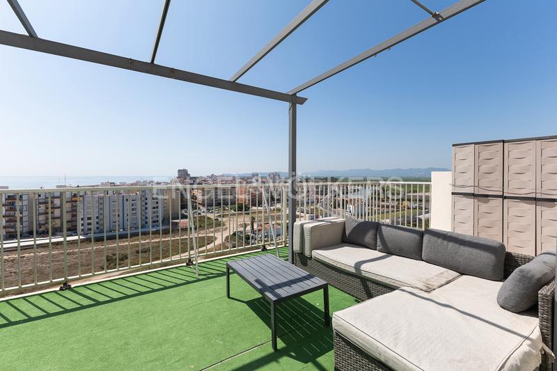 Foto 68564a83-734f-4d10-9e8c-716060a4d379. Attico con riscaldamento parcheggio in El Perellonet Valencia