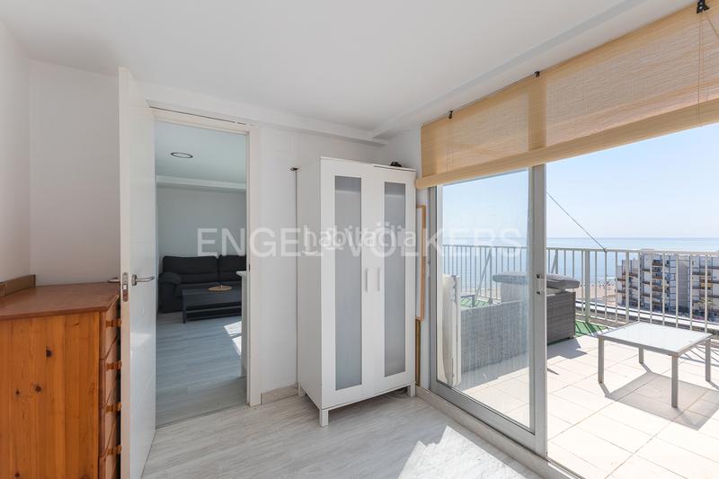 Foto 80afb16f-4b89-4a9e-904f-991eb57220e0. Attico con riscaldamento parcheggio in El Perellonet Valencia