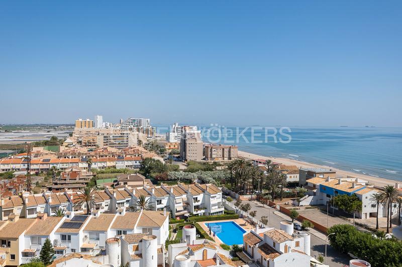 Foto 9c528950-ce5f-4e0b-b91d-4f431a57d763. Attico con riscaldamento parcheggio in El Perellonet Valencia