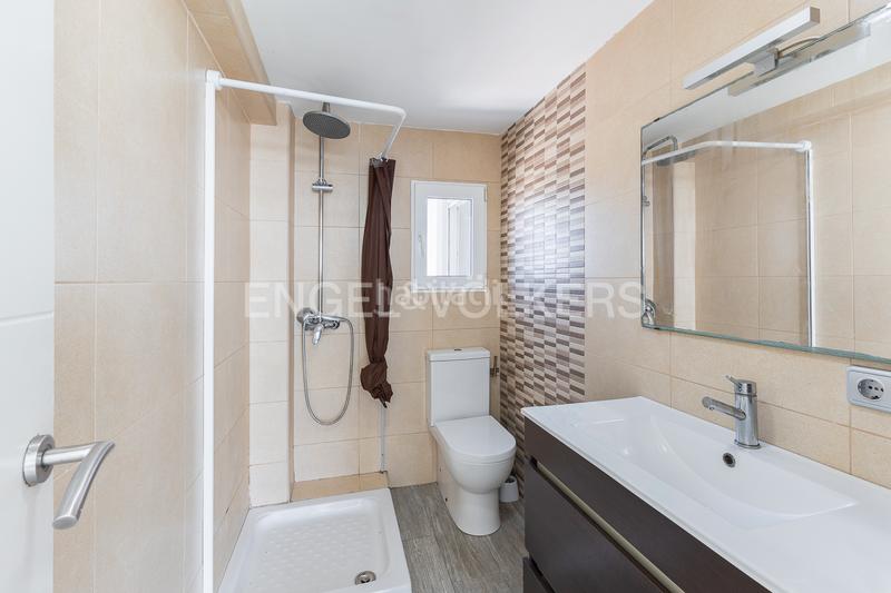 Foto a4269566-c7e8-4c43-834b-e144db553e34. Attico con riscaldamento parcheggio in El Perellonet Valencia