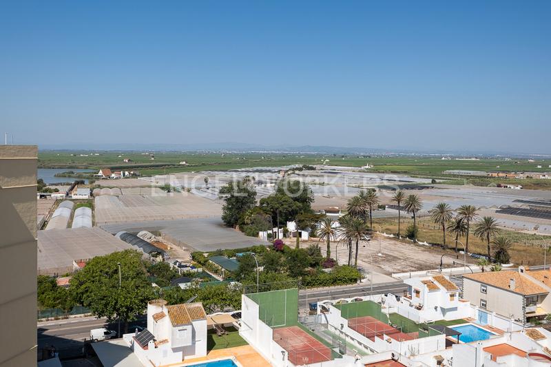 Foto b5ed1952-e2d1-446c-8541-3e9fc98ea333. Attico con riscaldamento parcheggio in El Perellonet Valencia