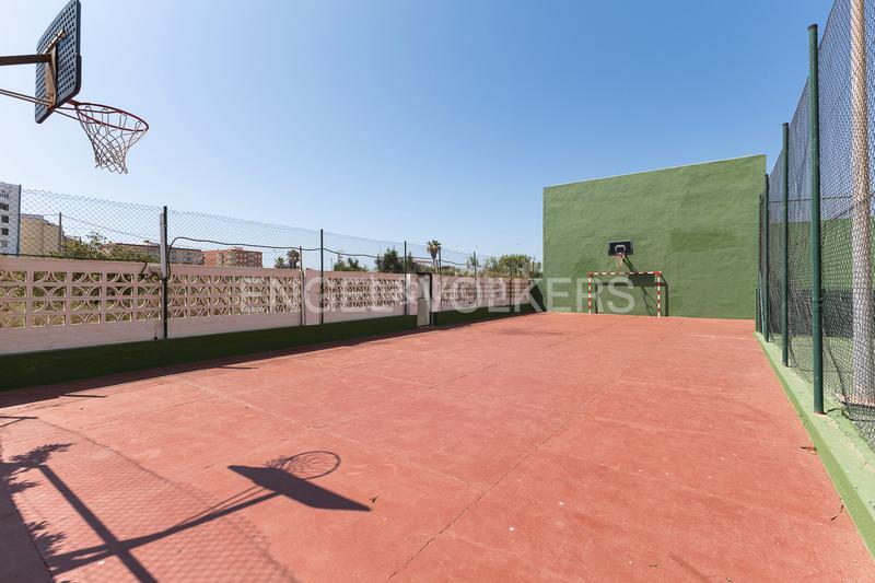 Foto be0bf842-751d-42e8-b28e-92d47a8ad2d1. Attico con riscaldamento parcheggio in El Perellonet Valencia