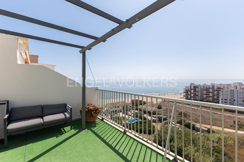 Foto fe43e455-7996-41c6-8efa-67db8cefda66. Attico con riscaldamento parcheggio in El Perellonet Valencia