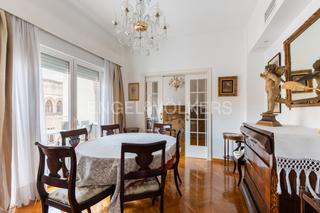 Apartament  Avda. oeste. Luminosa vivienda en edificio señorial con terraza