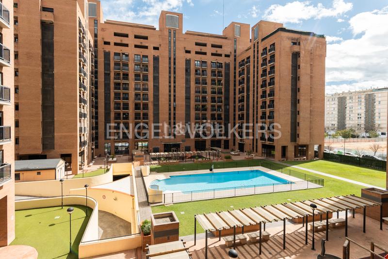 Foto 0b8860d1-3ece-432b-90d0-9480a898f533. Àtic amb calefacció aparcament piscina a Penya-Roja - Avda. Francia Valencia