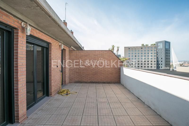 Foto 5de3a016-8391-4516-8f22-a1804e016e3f. Àtic amb calefacció aparcament piscina a Penya-Roja - Avda. Francia Valencia