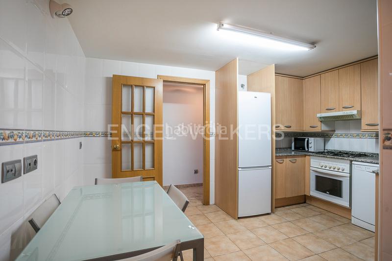 Foto 68969305-0fb4-4a63-b459-ba01d16f86c2. Àtic amb calefacció aparcament piscina a Penya-Roja - Avda. Francia Valencia