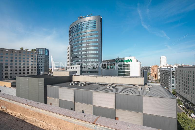 Foto a37af332-075c-4044-9d16-1440b25b4d9e. Àtic amb calefacció aparcament piscina a Penya-Roja - Avda. Francia Valencia